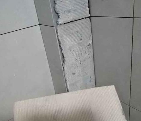 梅里斯瓷砖空鼓维修公司分享下厨房瓷砖脱落的补救措施。